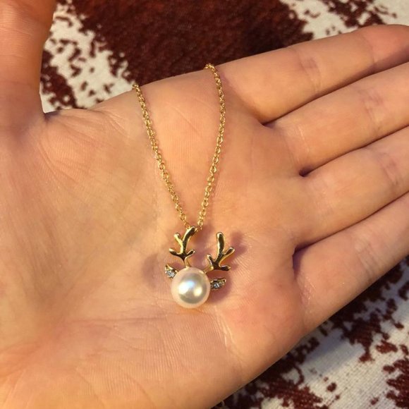 Pearl Deer Necklace (Gold) - Picture 5 of 6